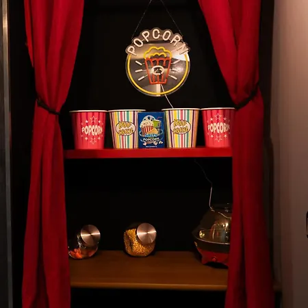 Cinema Prive A Avec Ecran Xxl Et Son Immersif *